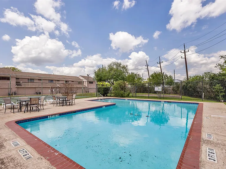 13740 Hollowgreen Dr #605 — Photo 41