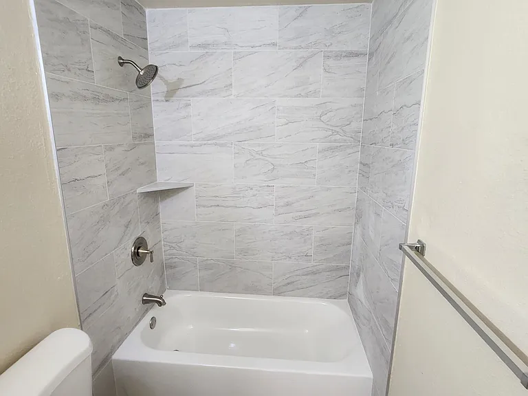 2235 S Maple Ave — Photo 9