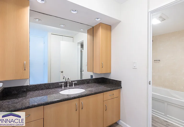 400 Hobron Ln #1215 — Photo 11