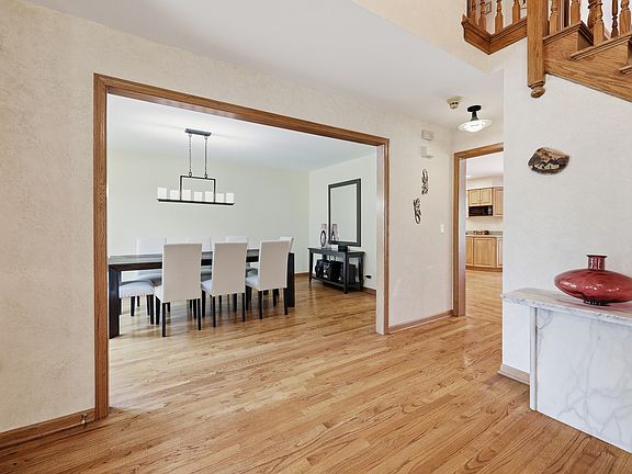 4th image of 406 Woodview Dr