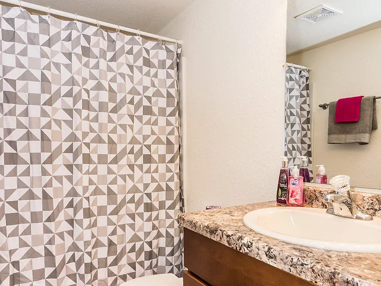 Grand Forks, ND Stanford Court Apartments | Bathroom