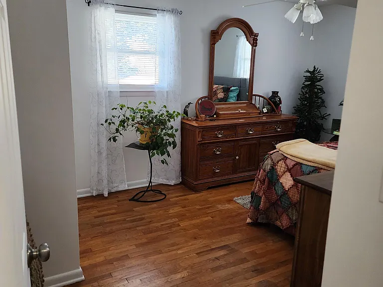 1319 S 1st Ave — Photo 9