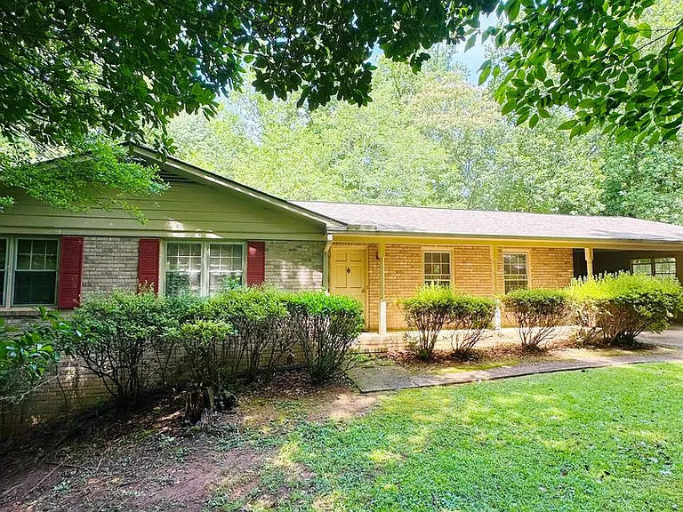 375 Segrest Cir — Photo 1