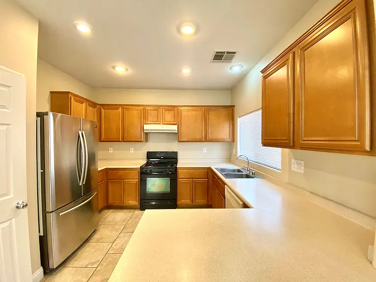 6486 W Eldorado Ln — Photo 4