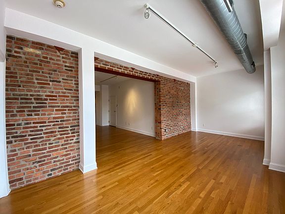 2nd image of 680 N Pearl St #2