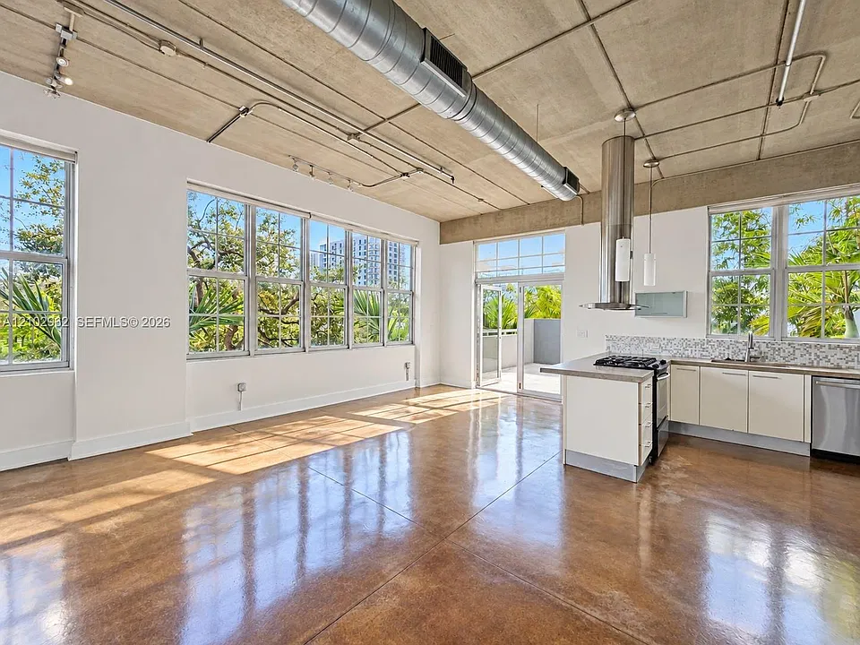 425 N Andrews Ave #201