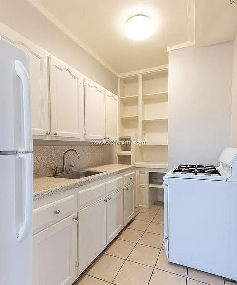43rd Place Apartments — Photo 17