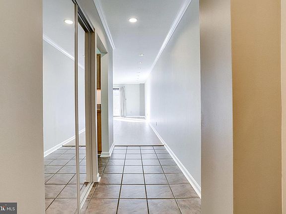 4th image of 1020 N Stafford St APT 101