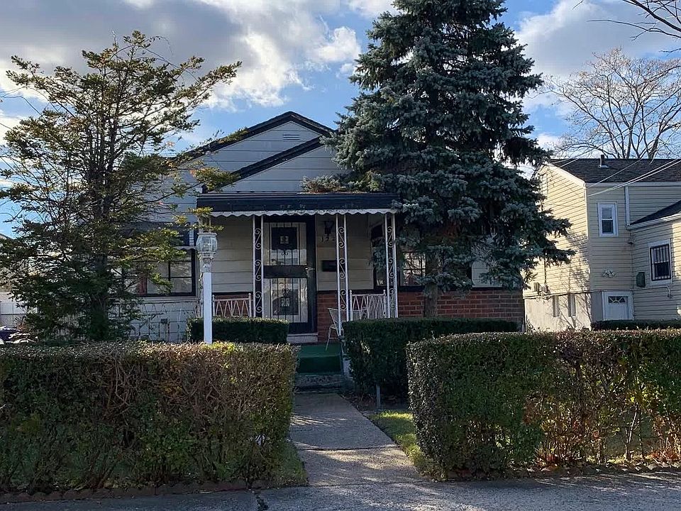 1st image of 1220 E 102nd St