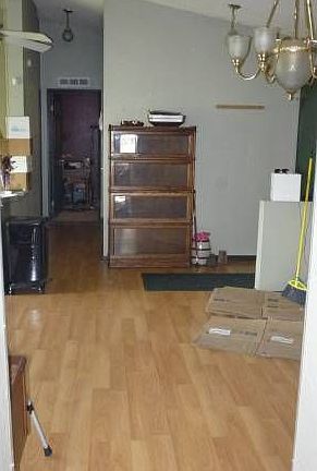 wood floors in dining, en