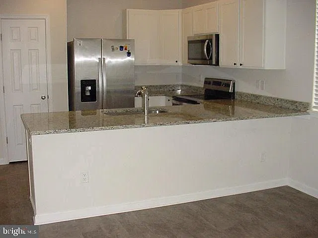 3 bed, 2.5 bath, 1657 sqft, $1,585 — Photo 4