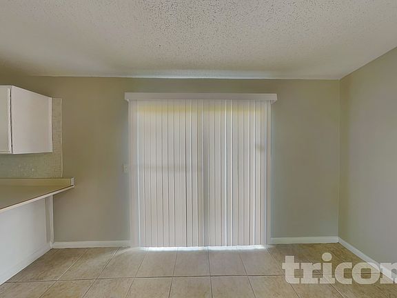 4th image of 27 Princess Rose Dr