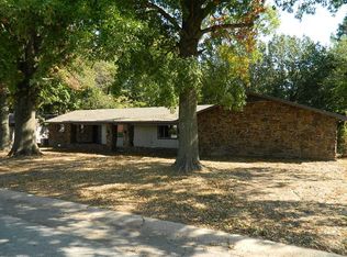 815 N Mock St, Prairie Grove, AR 72753