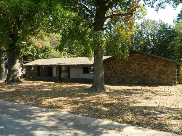 815 N Mock St, Prairie Grove, AR 72753