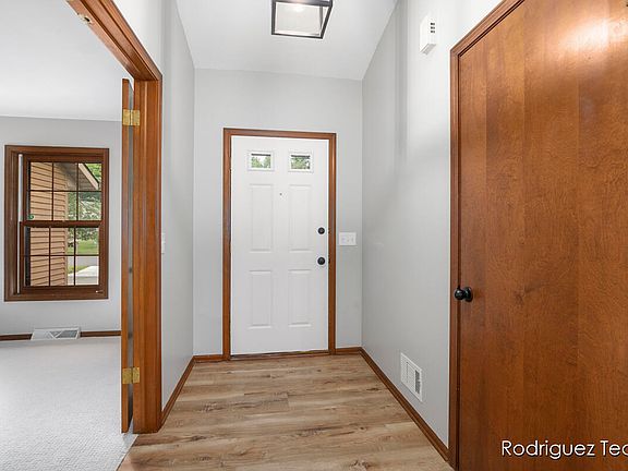 5th image of 6426 Scarborough Dr SE