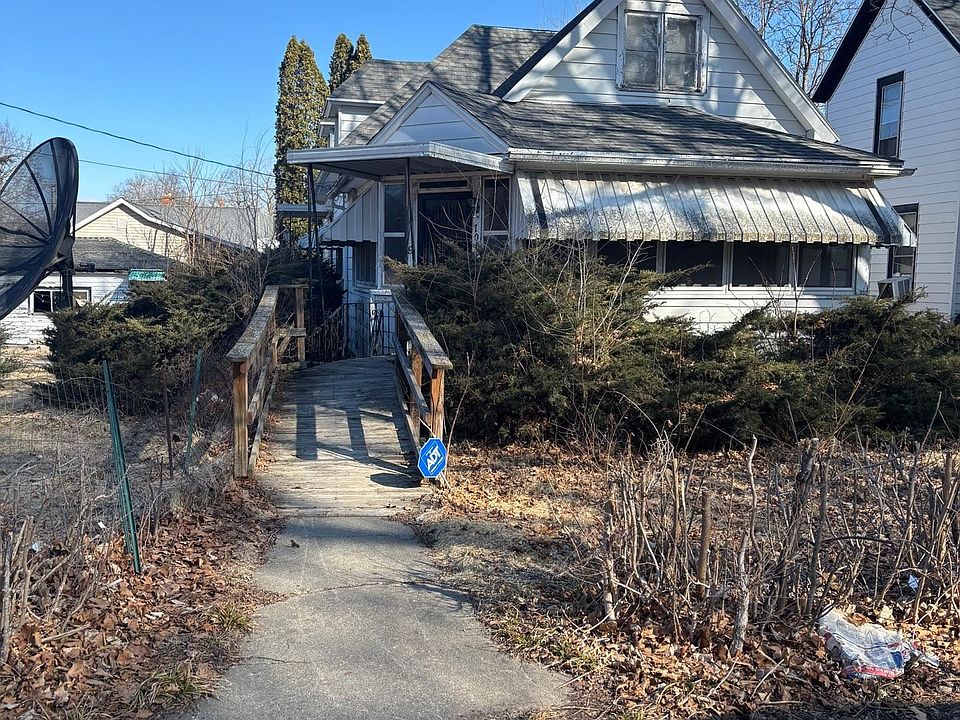 1st image of 708 E Iroquois St