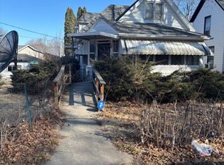 708 E Iroquois St, Freeport, IL 61032