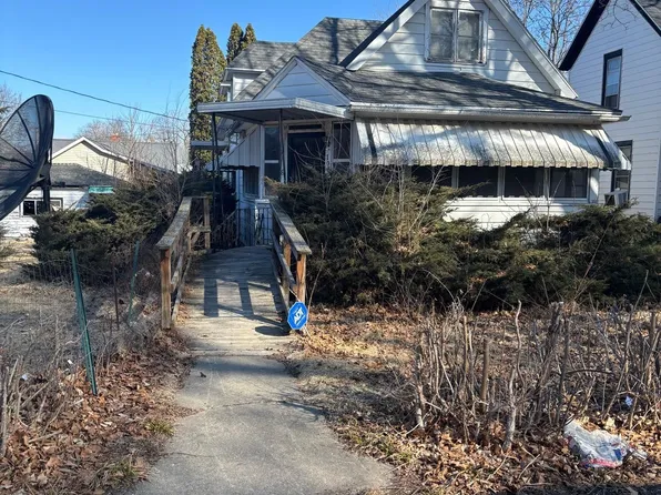 708 E Iroquois St, Freeport, IL 61032