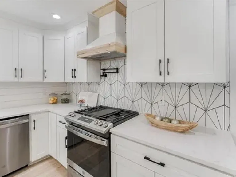 2710 Loghaven Dr NW — Photo 3