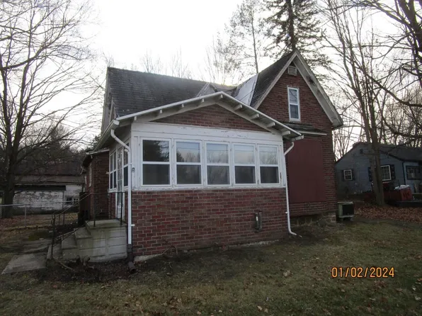 302 Henrietta St, Munith, MI 49259