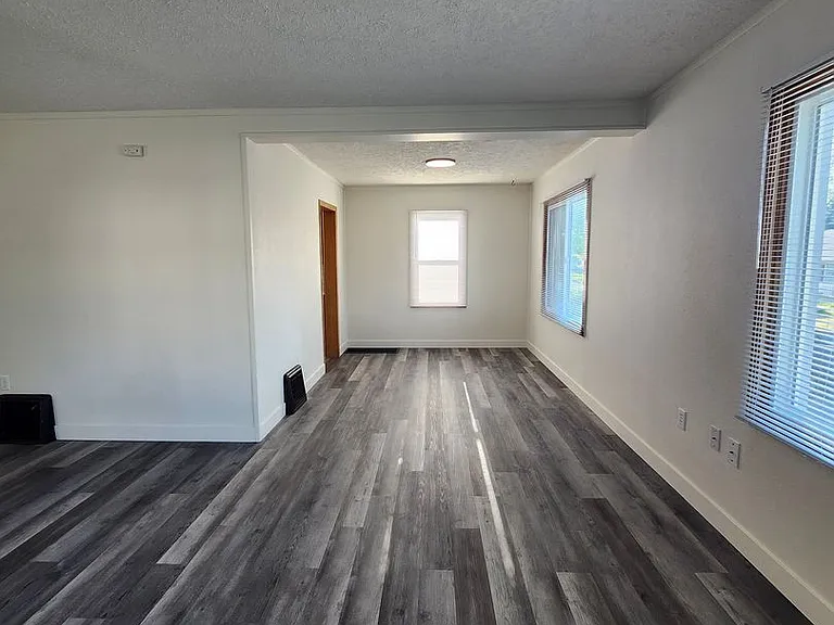 1500 Thayer Dr — Photo 6