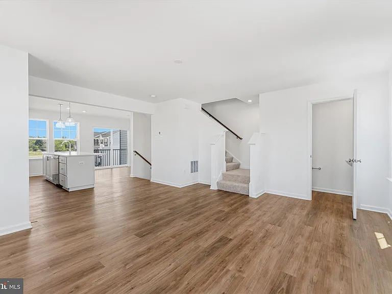 501 Fontana Cir — Photo 10