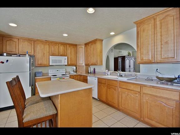 3rd image of 6616 S Tuft Ct