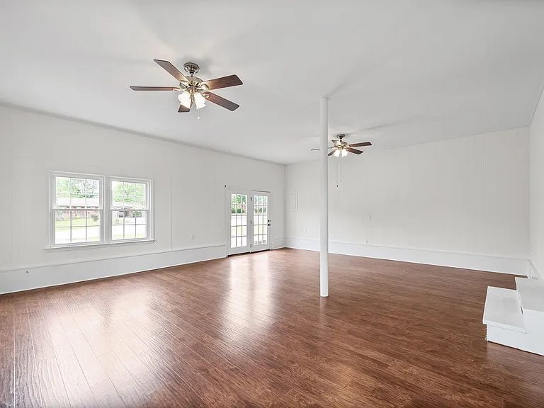 132 Windsor Dr — Photo 17