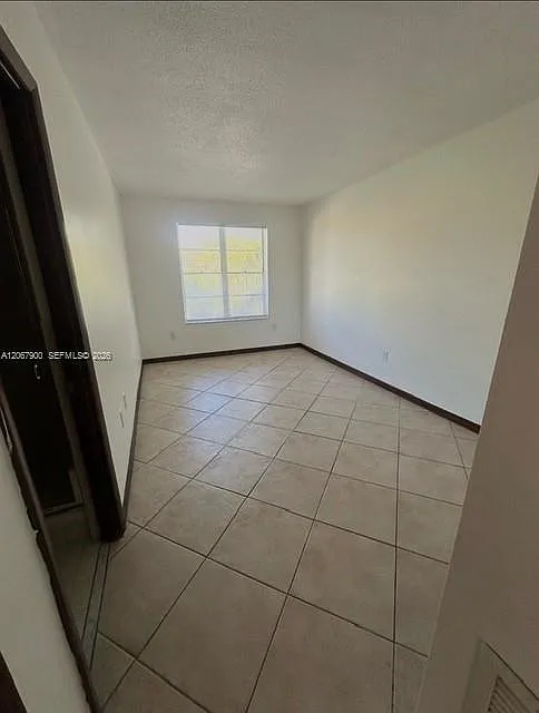 2 bed, 2.0 bath, 975 sqft, $2,700 — Photo 2