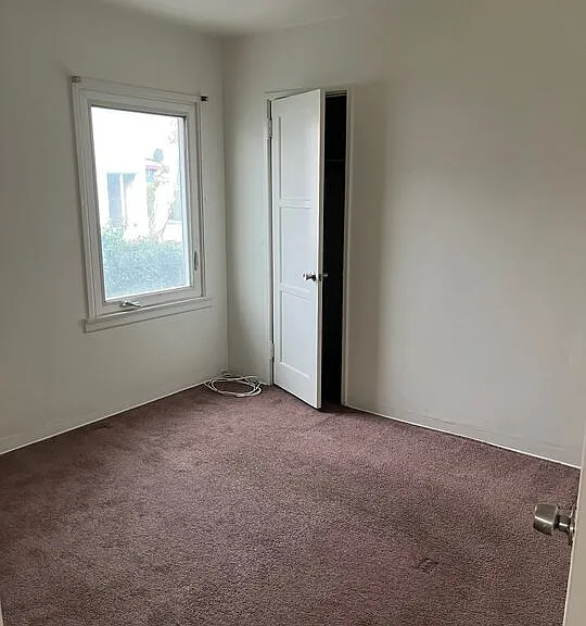 811 1/2 E Nutwood St #1/2 — Photo 3