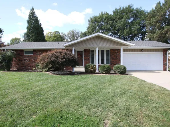 50 Memorial Ct, Highland, IL 62249