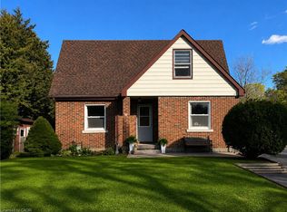 15 Barrett Ave, Cambridge, ON N1R 3A1