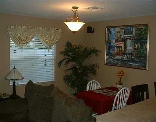 Living/dining room