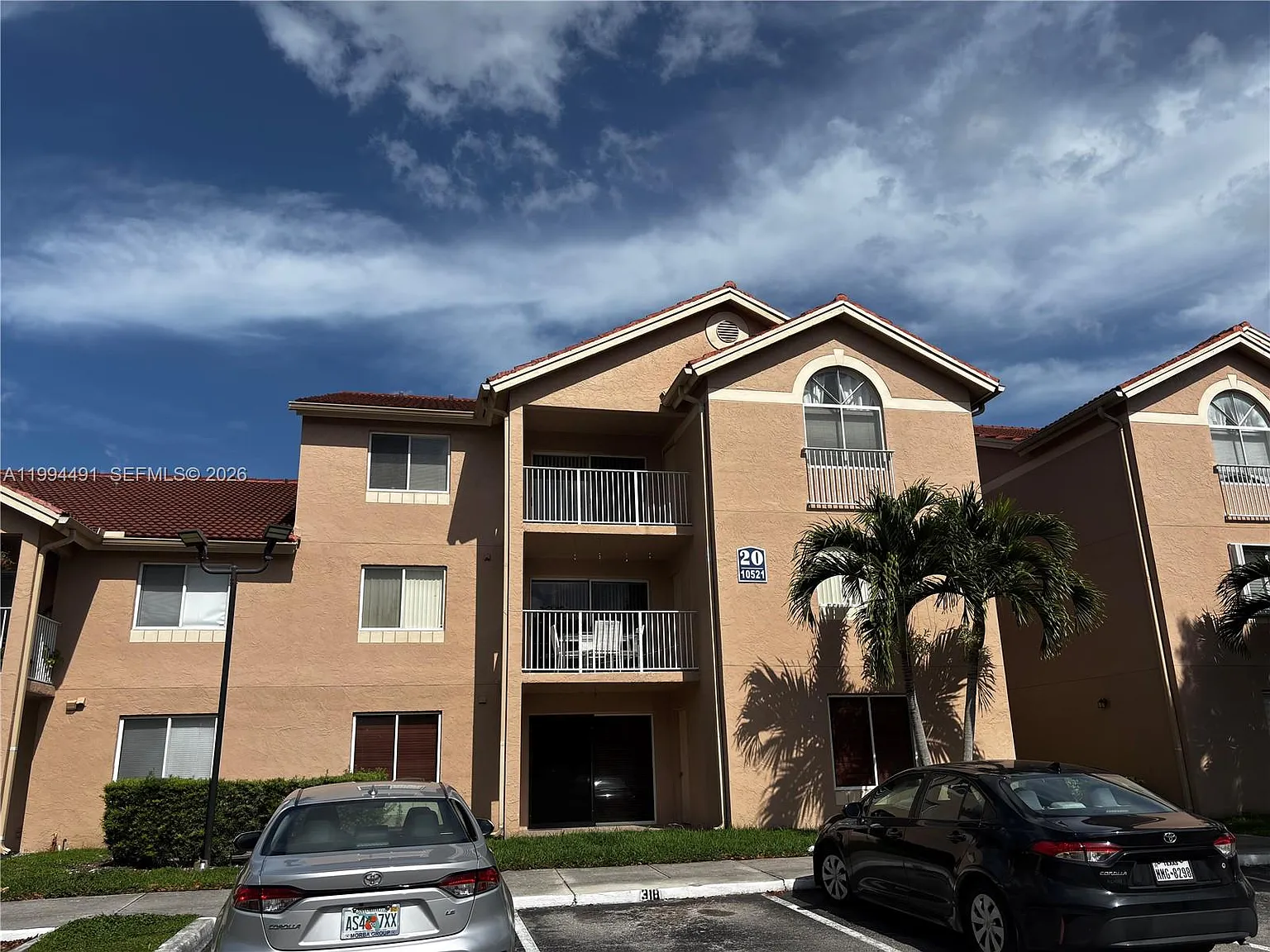 Royal Palm Place — Photo 2