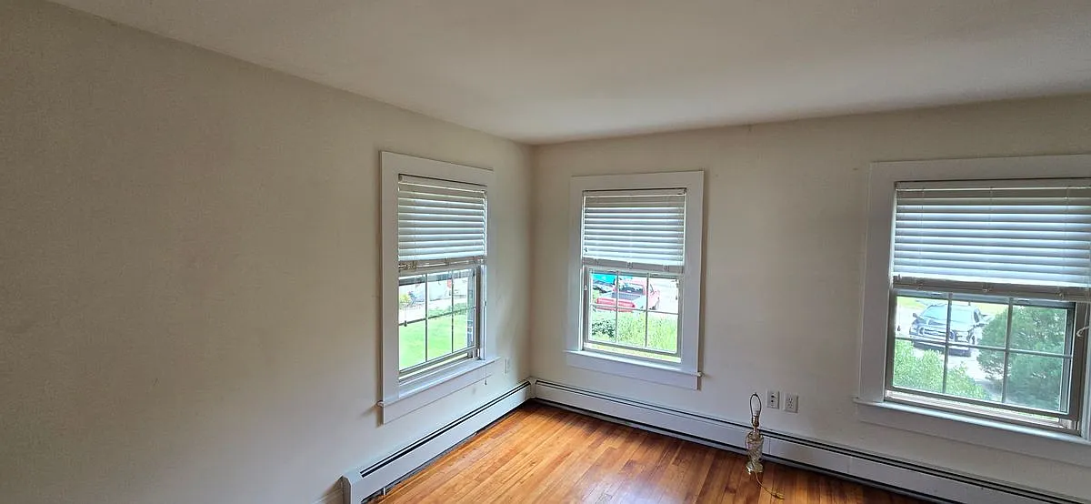 1 bed, 1.0 bath, 1145 sqft, $1,350 — Photo 2