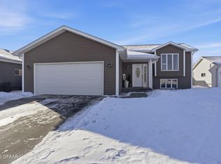 4758 Pines Cir, Grand Forks, ND 58201