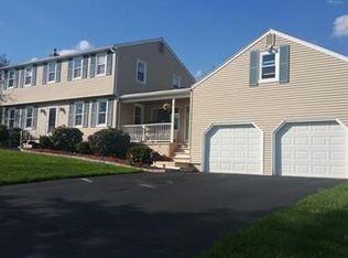 7 Robins Dr, Tyngsboro, MA 01879