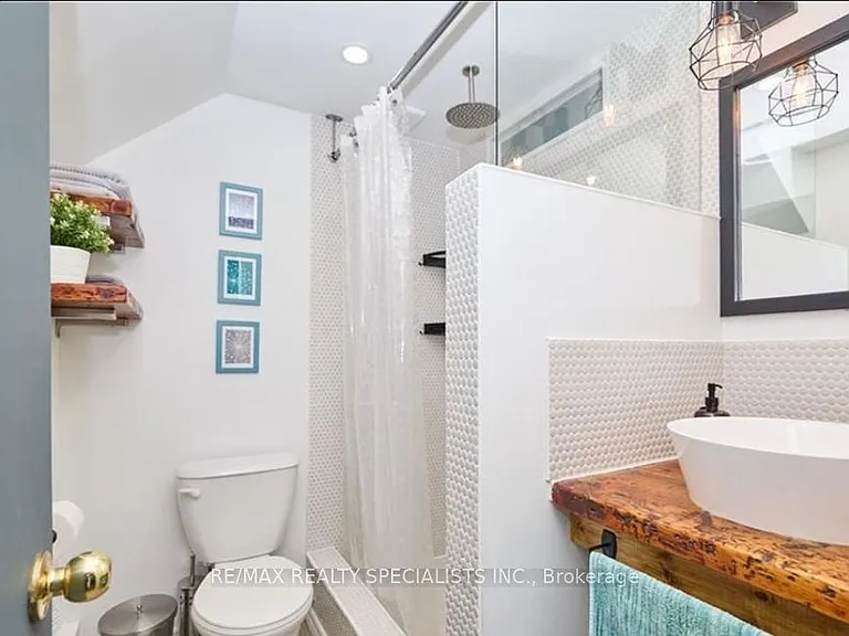 6 Gormley Cres #LOWER — Photo 9