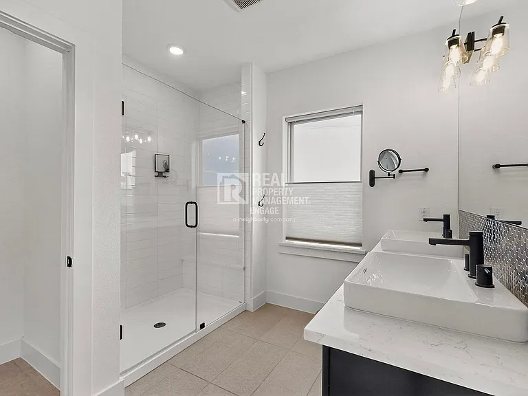 1077 Maverick Dr — Photo 21