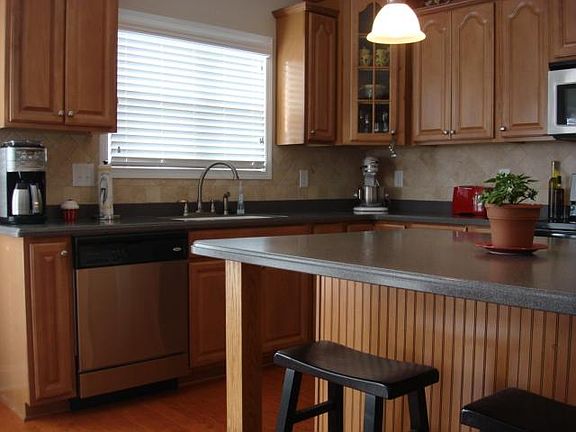 Open Kitchen w/Island