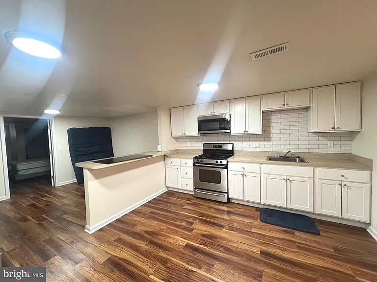 727 Reservoir St — Photo 9