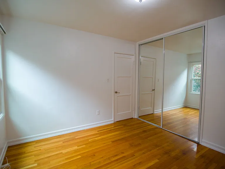 170-170 1/2 Garret Avenue — Photo 13