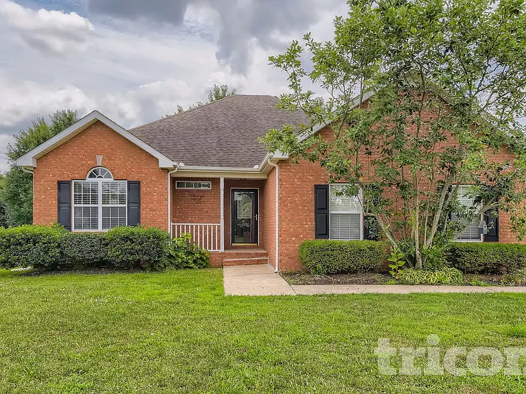 207 Towbridge Dr — Photo 3