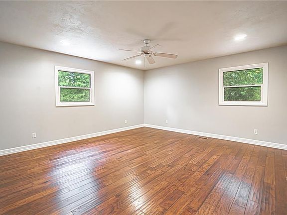 5th image of 104 Overton Dr