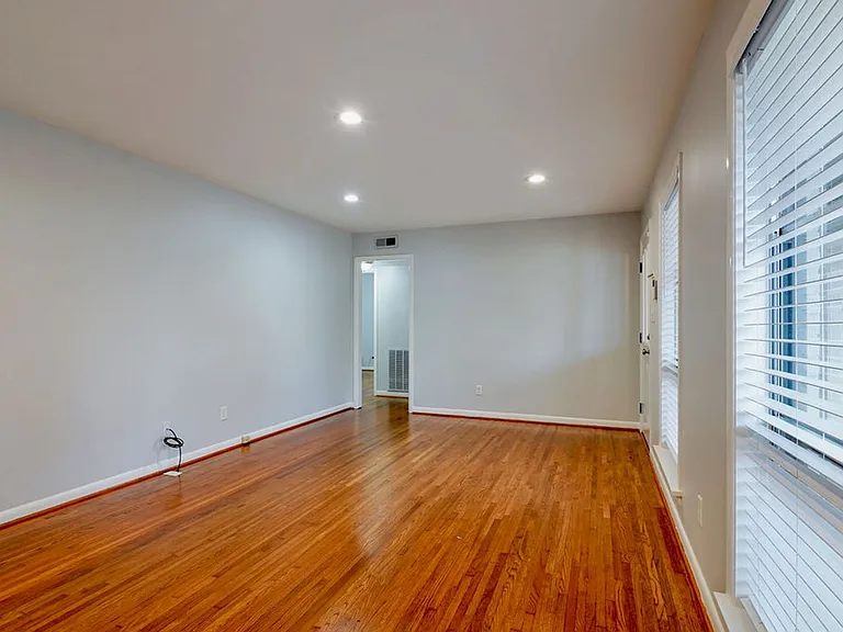969 Oak Grove Rd — Photo 9