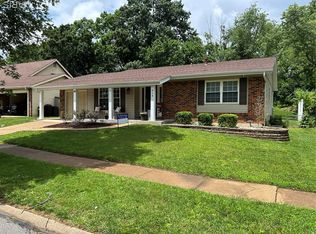 819 Westrun Dr, Ballwin, MO