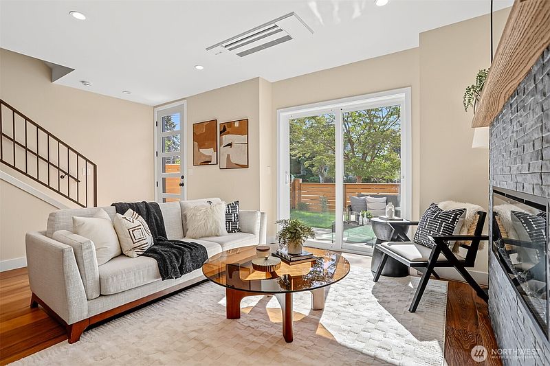5th image of 2414 Queen Anne Avenue N