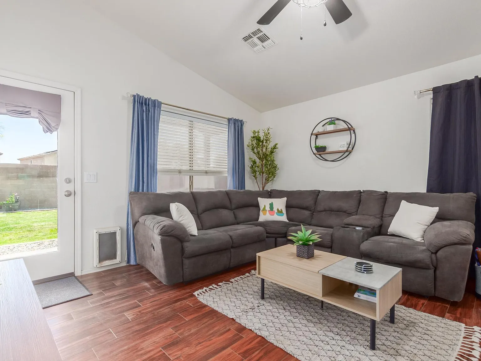2021 S Bahama Dr — Photo 2