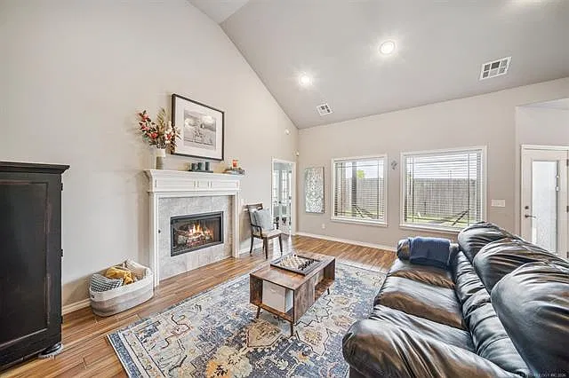 4 bed, 2600 sqft, $2,900 — Photo 4