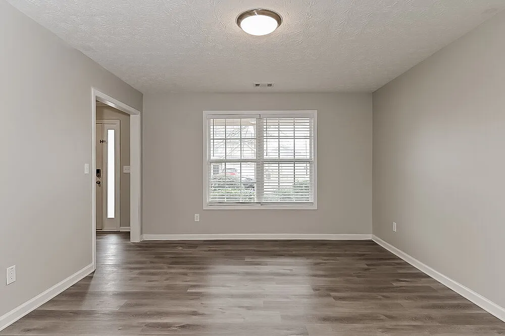 4 bed, 2.5 bath, 2862 sqft, $3,340 — Photo 4